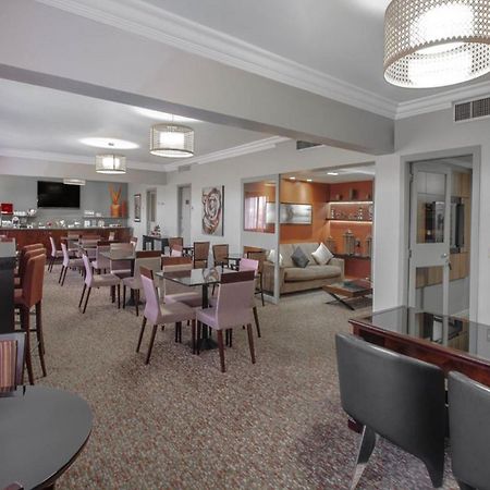 فندق ماريوت مطار ساو باولو جوارولوس المظهر الخارجي الصورة The lounge at the airport