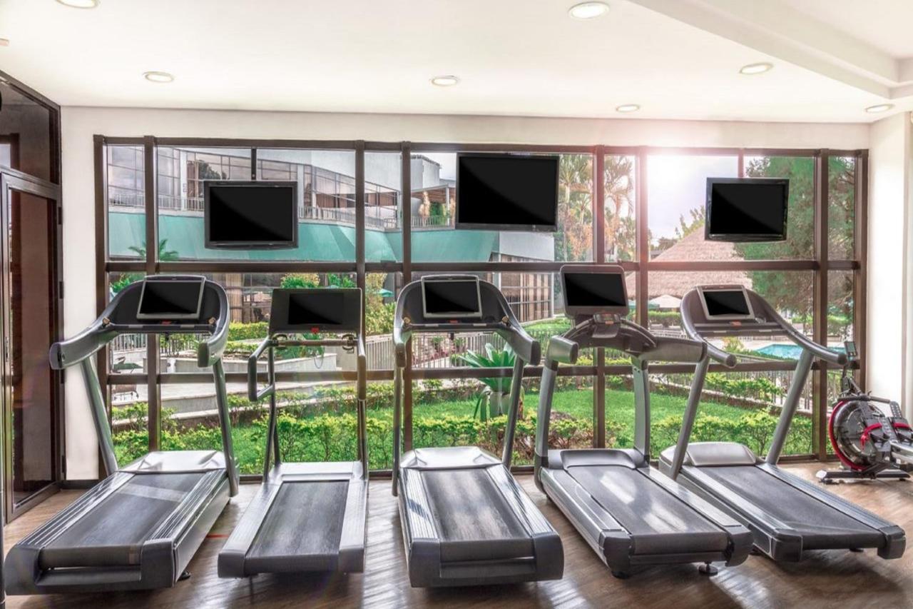 فندق ماريوت مطار ساو باولو جوارولوس المظهر الخارجي الصورة Treadmills in a gym