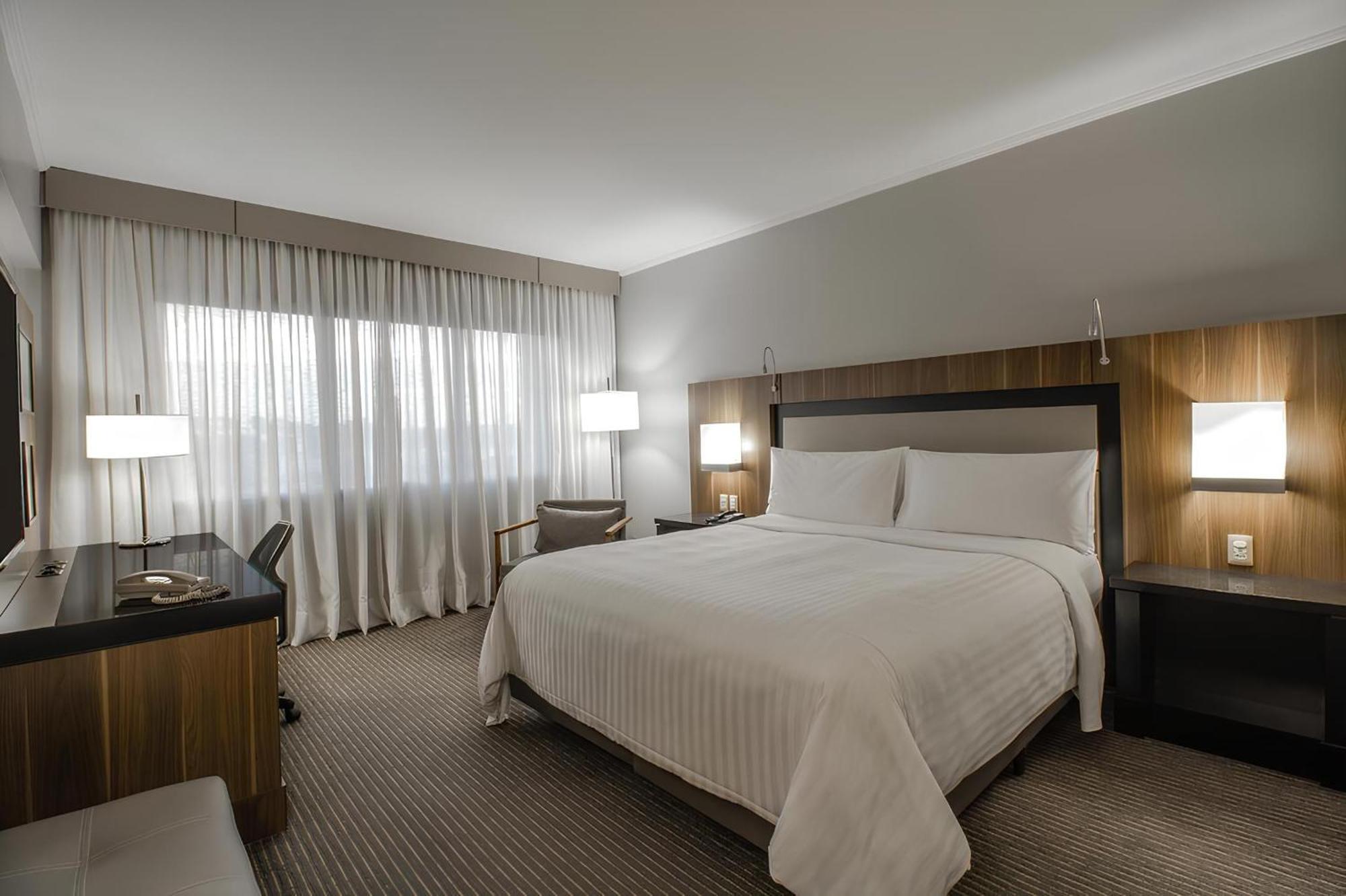 فندق ماريوت مطار ساو باولو جوارولوس المظهر الخارجي الصورة A guest room at the Hilton San Francisco Airport