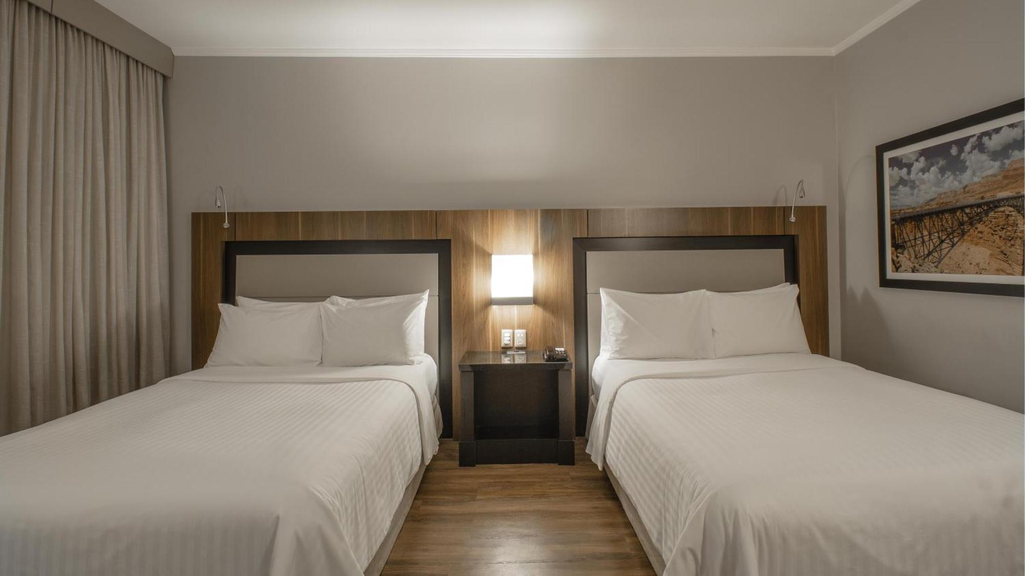 فندق ماريوت مطار ساو باولو جوارولوس المظهر الخارجي الصورة A guest room at the Hilton Garden Inn in San Francisco