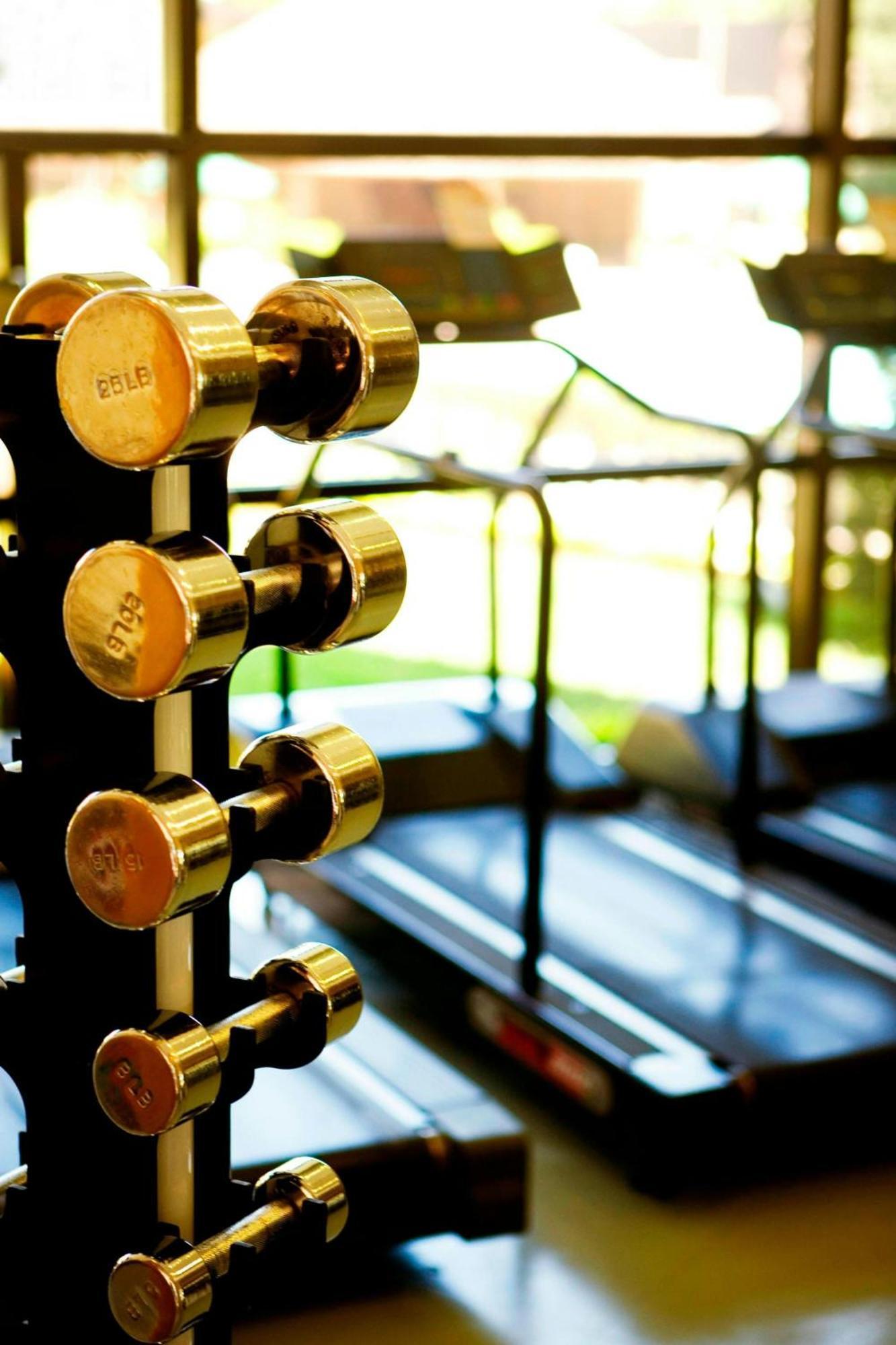 فندق ماريوت مطار ساو باولو جوارولوس المظهر الخارجي الصورة The gym at the hotel