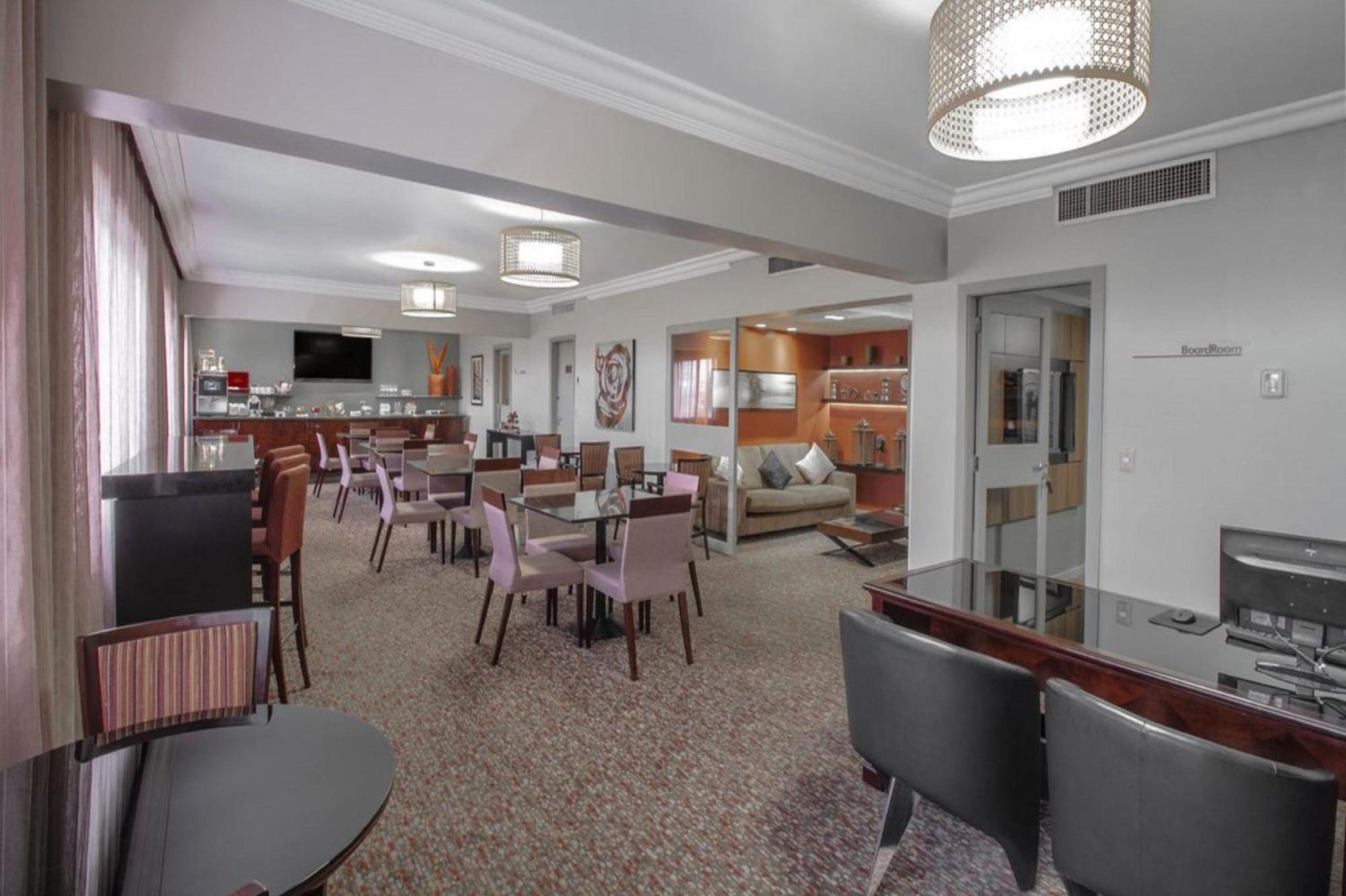 فندق ماريوت مطار ساو باولو جوارولوس المظهر الخارجي الصورة The lounge at the airport